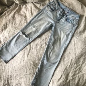 American Eagle Light Wash Super Stretch Capris